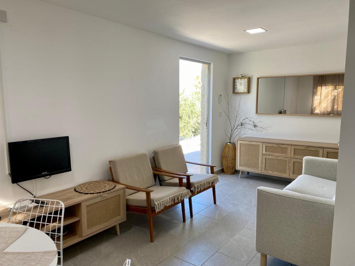 Ammos Luxury Suits And Residences Peyia Ngoại thất bức ảnh